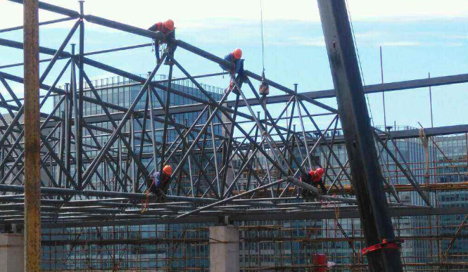 泰州论网架装配施工中搭设脚手架应当留神的事故